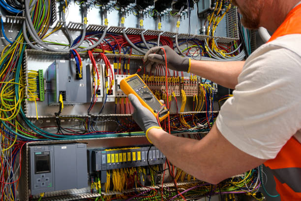 Best Affordable Emergency Electrician  in Minneola, FL
